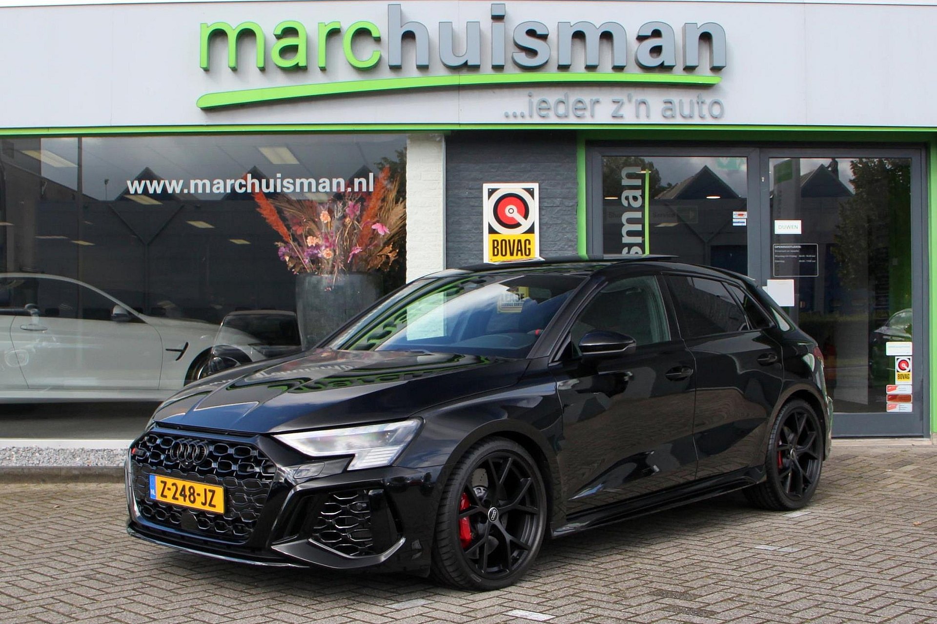 Audi RS3 Sportback 2.5 TFSI quattro / AKRAPOVIC / EVENTURI / PANODAK