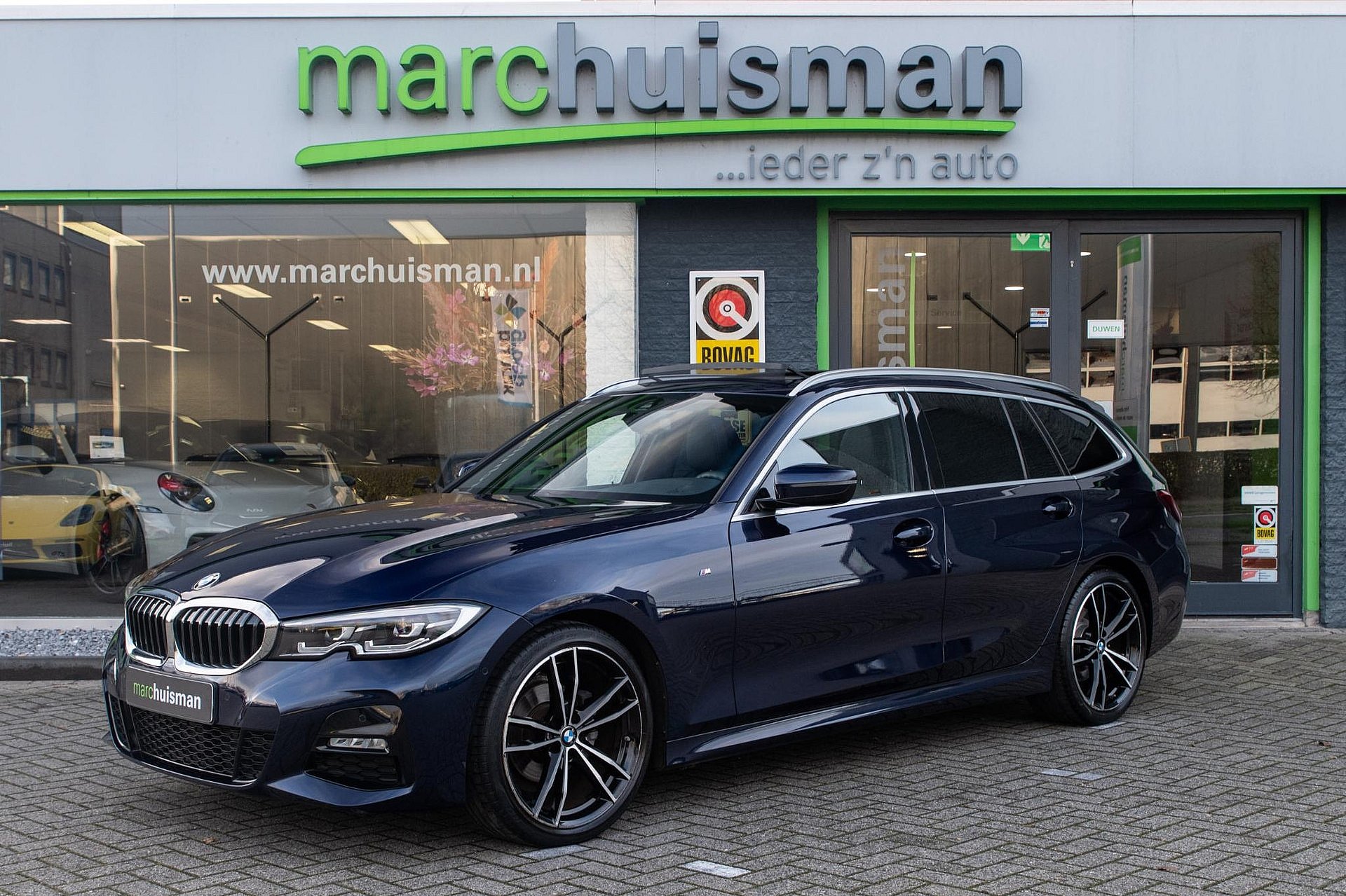 BMW 3 Serie Touring 318i High Executive M SPORT / PANODAK / HARMAN KARDON / LEDER